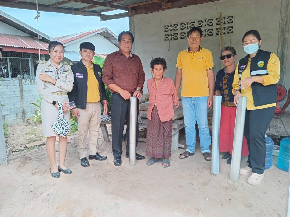 ร่วมมอบวัสดุการปรับปรุงซ่อมแซมบ้านผู้สูงอายุในพื้นที่